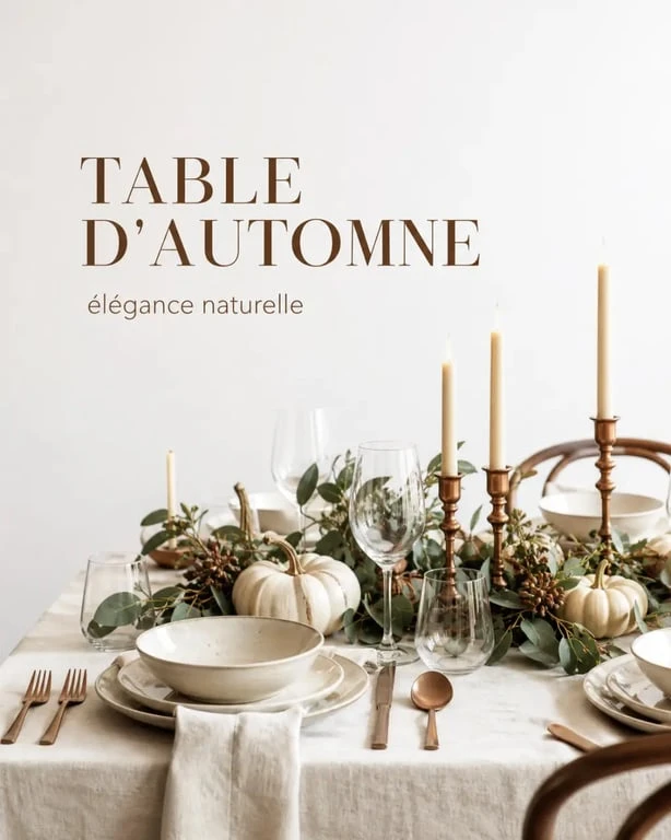 Décoration automne sur une table de repas avec centre de table bas, bougies et feuillages