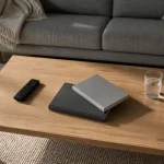 Table basse rectangulaire en chêne clair, salon minimaliste